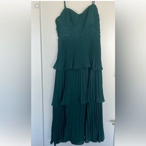 NWT LULUS DRESS - Gorgeous green layered Lulus dress.
